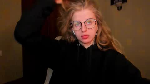 Snapshot of harley_kimm chatting on November 22, 2025, 5:28 am Julia online show from November 22, 2025, 5:28 am