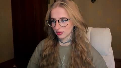 Snapshot of harley_kimm chatting on November 24, 2025, 5:40 am Julia online show from November 24, 2025, 5:40 am