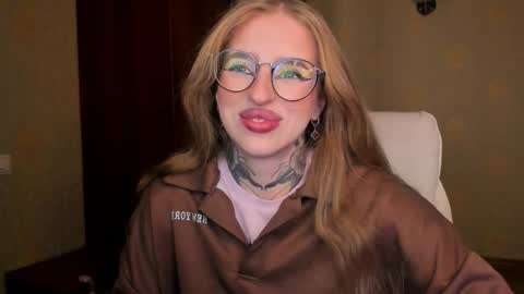 Snapshot of harley_kimm chatting on November 30, 2025, 5:44 am Julia online show from November 30, 2025, 5:44 am