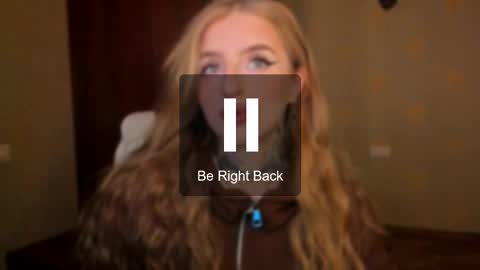 Snapshot of harley_kimm chatting on December 14, 2025, 5:24 am Julia online show from December 14, 2025, 5:24 am