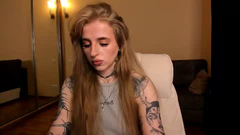 Julia online show from June 19, 2026, 5:56 am