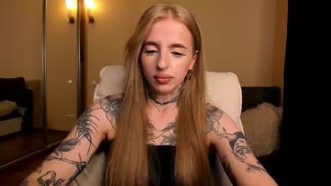 Julia online show from July 3, 2026, 5:25 am