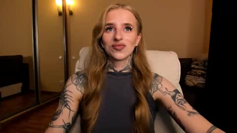 Julia online show from July 7, 2026, 5:43 am