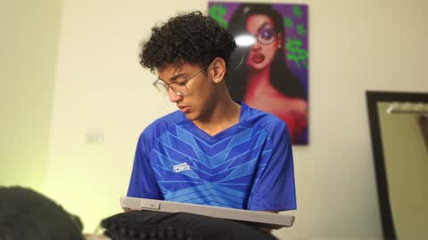 Snapshot of harrytwink18 chatting on December 12, 2024, 1:17 pm HARRY online show from December 12, 2024, 1:17 pm