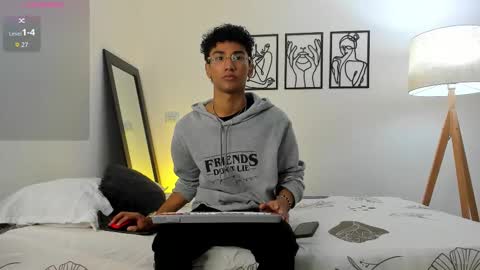 Snapshot of harrytwink18 chatting on January 13, 2026, 2:00 pm HARRY online show from January 13, 2026, 2:00 pm