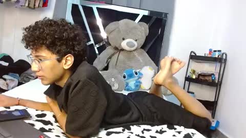 Snapshot of harrytwink18 chatting on February 19, 2026, 6:15 pm HARRY online show from February 19, 2026, 6:15 pm