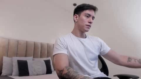 Snapshot of harryy_joness chatting on February 14, 2025, 5:25 pm Harry Jones online show from February 14, 2025, 5:25 pm