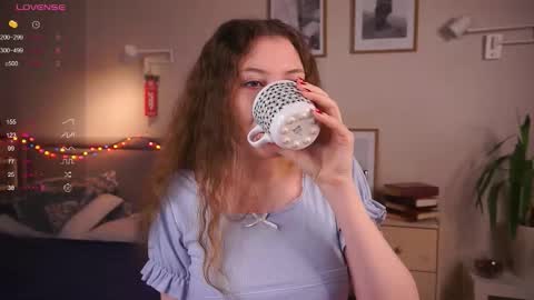 Snapshot of hasta_la_kissy chatting on January 7, 2026, 5:21 am Mary online show from January 7, 2026, 5:21 am