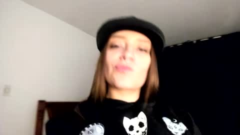 Snapshot of hat_girlx chatting on June 25, 2026, 5:07 am Nicole Dior online show from June 25, 2026, 5:07 am