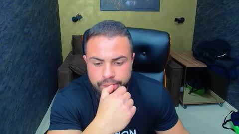 HayesWood online show from October 27, 2025, 5:33 am