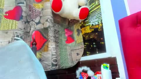 hayley miller online show from November 20, 2025, 5:18 am