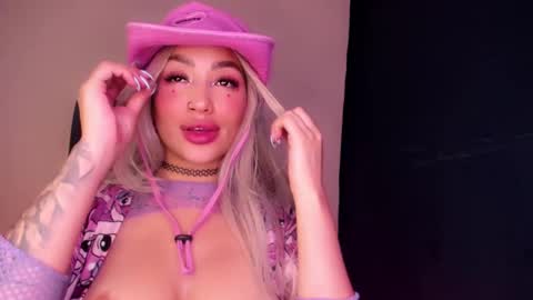 Snapshot of hazeeell chatting on February 15, 2026, 7:51 am Marie online show from February 15, 2026, 7:51 am