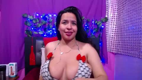 Snapshot of hazel_34 chatting on January 7, 2025, 1:06 am hazel online show from January 7, 2025, 1:06 am