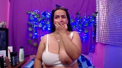Snapshot of hazel_34 chatting on January 23, 2025, 10:54 pm hazel online show from January 23, 2025, 10:54 pm