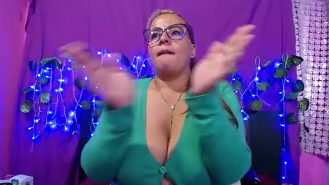 Snapshot of hazel_34 chatting on February 22, 2025, 10:07 am hazel online show from February 22, 2025, 10:07 am
