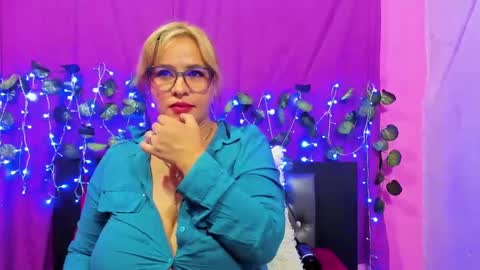 Snapshot of hazel_34 chatting on March 2, 2025, 3:45 am hazel online show from March 2, 2025, 3:45 am