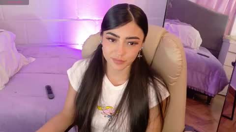 Snapshot of hazel_lynn_ross_ chatting on November 20, 2025, 7:57 pm HAZEL LYNN ROSS online show from November 20, 2025, 7:57 pm