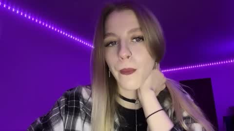 Snapshot of hazelbelgrade chatting on December 16, 2025, 1:27 pm Vuklly online show from December 16, 2025, 1:27 pm