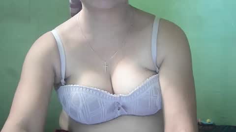 hazeldhane online show from June 18, 2026, 2:34 am