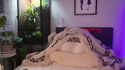 Hazeleo online show from January 5, 2026, 11:30 pm