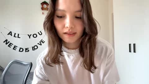 Snapshot of hazelhartshorn chatting on April 23, 2026, 12:29 pm Kira online show from April 23, 2026, 12:29 pm