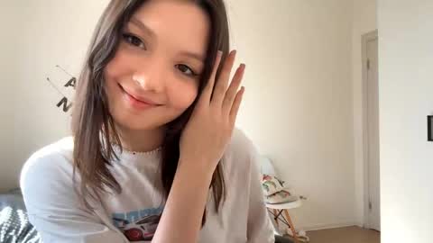 Snapshot of hazelhartshorn chatting on April 25, 2026, 12:19 pm Kira online show from April 25, 2026, 12:19 pm