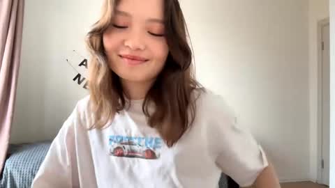 Snapshot of hazelhartshorn chatting on April 26, 2026, 10:24 am Kira online show from April 26, 2026, 10:24 am
