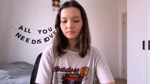 Snapshot of hazelhartshorn chatting on April 27, 2026, 9:18 am Kira online show from April 27, 2026, 9:18 am
