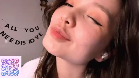 Snapshot of hazelhartshorn chatting on April 29, 2026, 5:30 pm Kira online show from April 29, 2026, 5:30 pm