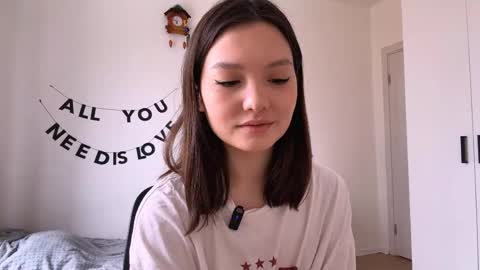 Snapshot of hazelhartshorn chatting on May 1, 2026, 10:09 am Kira online show from May 1, 2026, 10:09 am