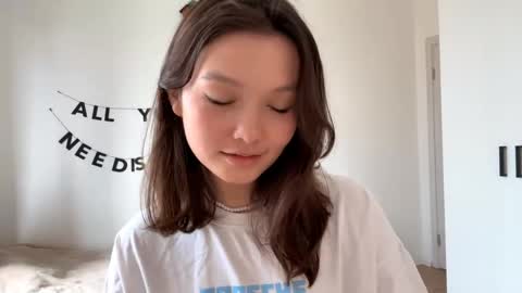 Snapshot of hazelhartshorn chatting on May 13, 2026, 11:40 am Kira online show from May 13, 2026, 11:40 am