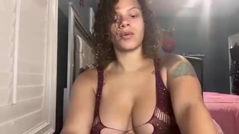 hazellivexo online show from June 20, 2026, 3:09 am