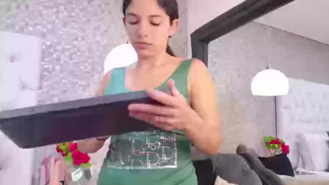 Snapshot of hazelmoret chatting on September 9, 2025, 7:57 pm HazelMoret online show from September 9, 2025, 7:57 pm