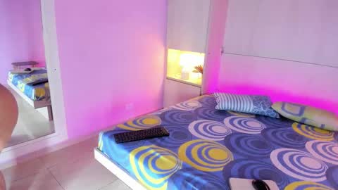 Snapshot of hazelstonne chatting on November 23, 2025, 12:16 pm HAZEL online show from November 23, 2025, 12:16 pm