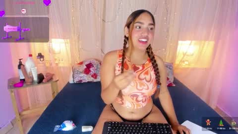 Snapshot of hazelstonne chatting on December 18, 2025, 2:01 pm HAZEL online show from December 18, 2025, 2:01 pm