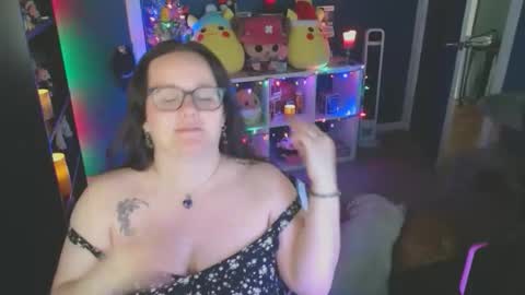 Snapshot of hazeyviolet333 chatting on December 3, 2025, 6:50 pm HazeyViolet333 online show from December 3, 2025, 6:50 pm