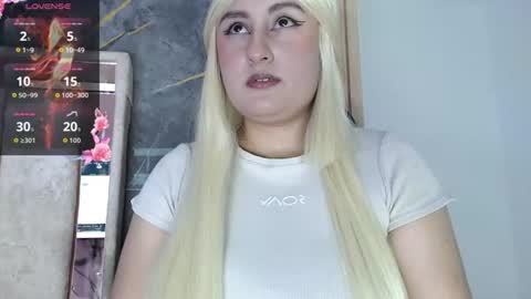 hazumi_tsu online show from June 30, 2026, 5:41 am