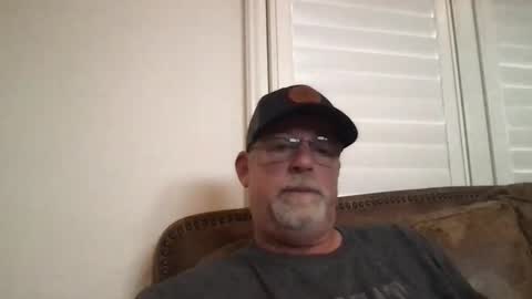 Snapshot of hdeuce22 chatting on December 18, 2025, 5:41 pm Hdeuce22 online show from December 18, 2025, 5:41 pm