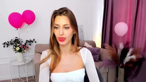 heartedlove_1 online show from September 12, 2025, 6:57 am