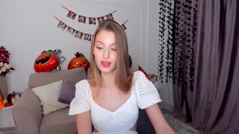 heartedlove_1 online show from October 20, 2025, 4:13 am