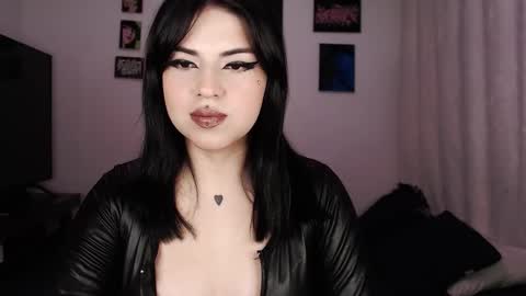 Snapshot of heatherdemonzx_ chatting on September 16, 2025, 1:50 am HEATHER DEMONZX Please help me to reach 100 thumbs up online show from September 16, 2025, 1:50 am
