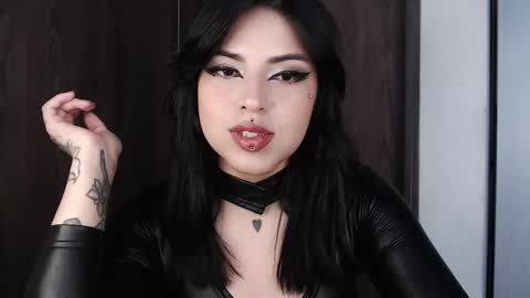 Snapshot of heatherdemonzx_ chatting on October 3, 2025, 10:18 pm HEATHER DEMONZX Please help me to reach 100 thumbs up online show from October 3, 2025, 10:18 pm