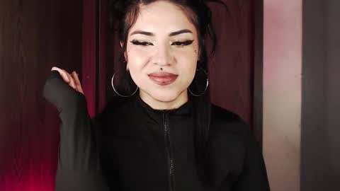 Snapshot of heatherdemonzx_ chatting on January 16, 2026, 1:42 am HEATHER DEMONZX Please help me to reach 100 thumbs up online show from January 16, 2026, 1:42 am