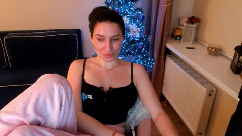 Snapshot of heaven_chloe chatting on January 24, 2025, 11:12 pm Heaven girl online show from January 24, 2025, 11:12 pm