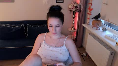 Snapshot of heaven_chloe chatting on November 13, 2025, 11:42 am Heaven girl online show from November 13, 2025, 11:42 am