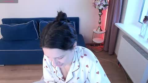 Snapshot of heaven_chloe chatting on November 19, 2025, 12:27 pm Heaven girl online show from November 19, 2025, 12:27 pm