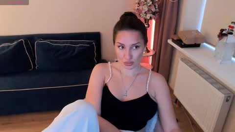 Snapshot of heaven_chloe chatting on November 22, 2025, 10:25 am Heaven girl online show from November 22, 2025, 10:25 am