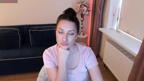 Snapshot of heaven_chloe chatting on March 12, 2026, 2:23 pm Heaven girl online show from March 12, 2026, 2:23 pm