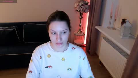 Snapshot of heaven_chloe chatting on March 22, 2026, 6:22 pm Heaven girl online show from March 22, 2026, 6:22 pm