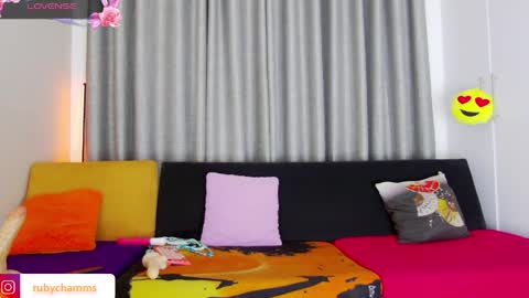 AngieLizzy online show from May 31, 2026, 2:46 pm